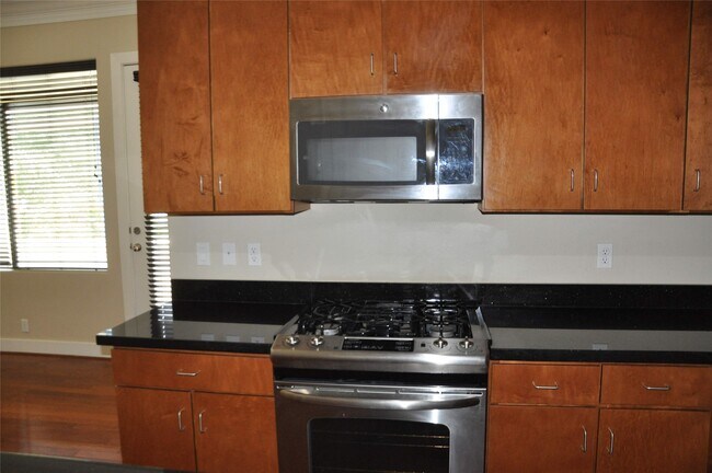 Foto del edificio - 510 Lovett Blvd