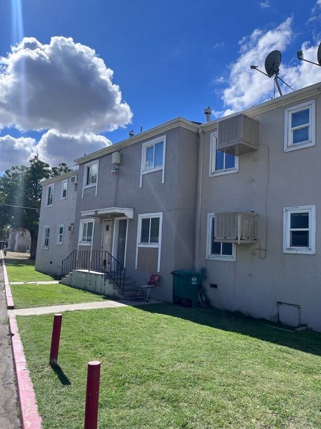 Building Photo - Brooks Apartments