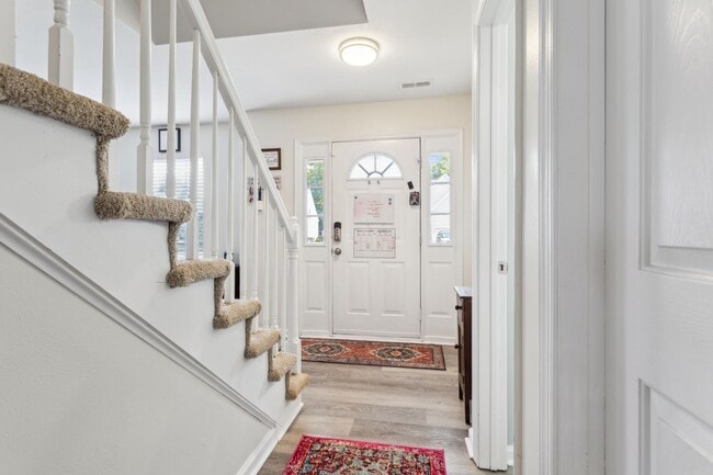 Building Photo - Spacious 4 BDRM 2.5 BA