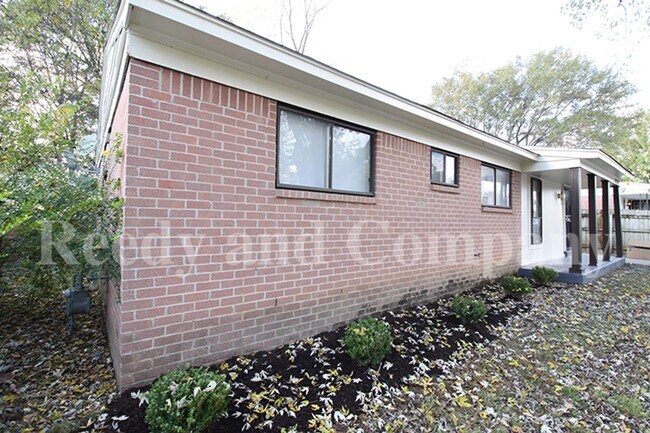 Building Photo - 4557 Spring Valley Dr