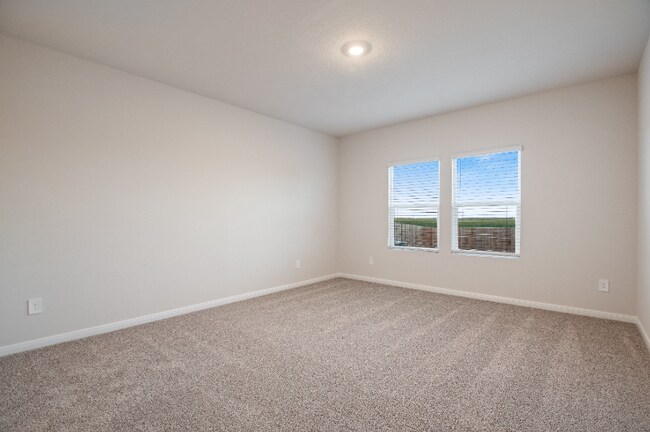 Foto del edificio - 240 New Albany Ln