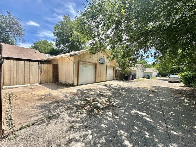 Building Photo - 207 W William Cannon Dr