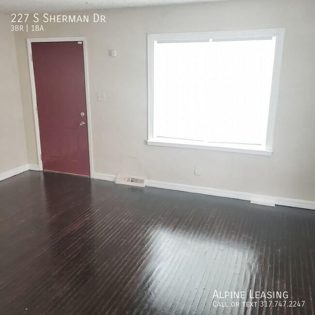 Building Photo - 3BR House w/Garage & Back Deck!