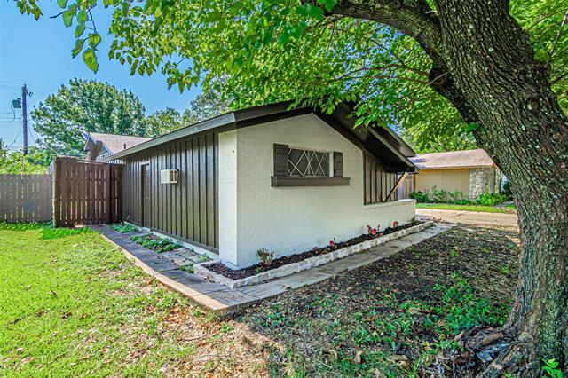 Foto del edificio - 1018 McCallum Dr