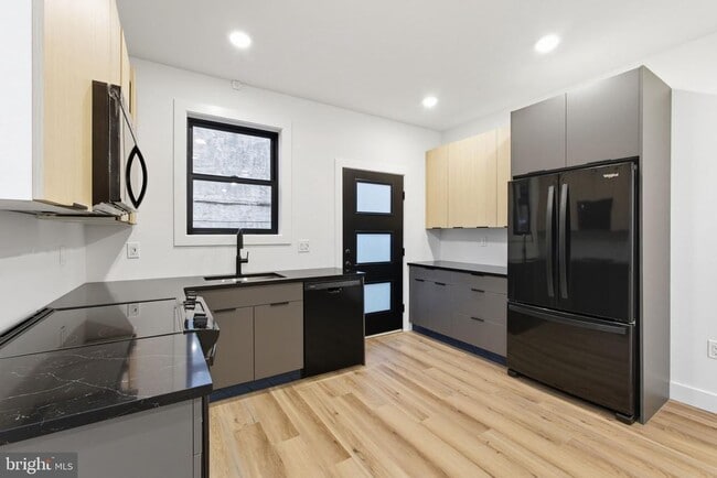 Foto del edificio - 2713 W Montgomery Ave