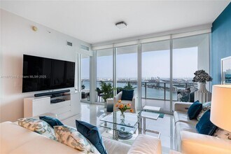 Building Photo - 2020 N Bayshore Dr