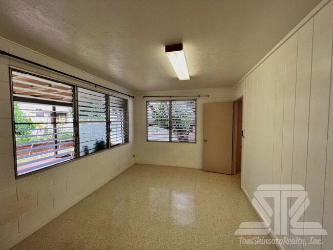 Building Photo - Two Story Home Diamond Head / Kapahulu