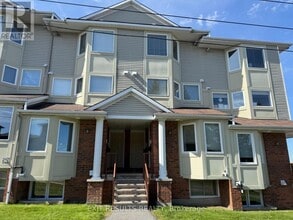Building Photo - 1400-1400 Wildberry Ct