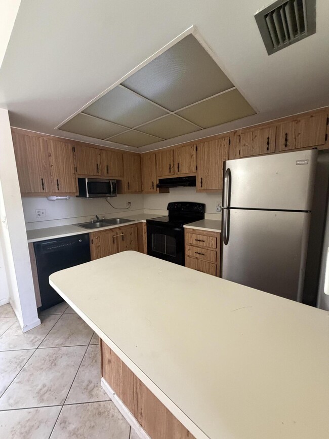 Building Photo - 4141 Oak Terrace Dr