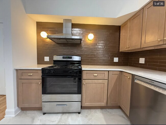 Foto del edificio - 3706 N Wilton Ave