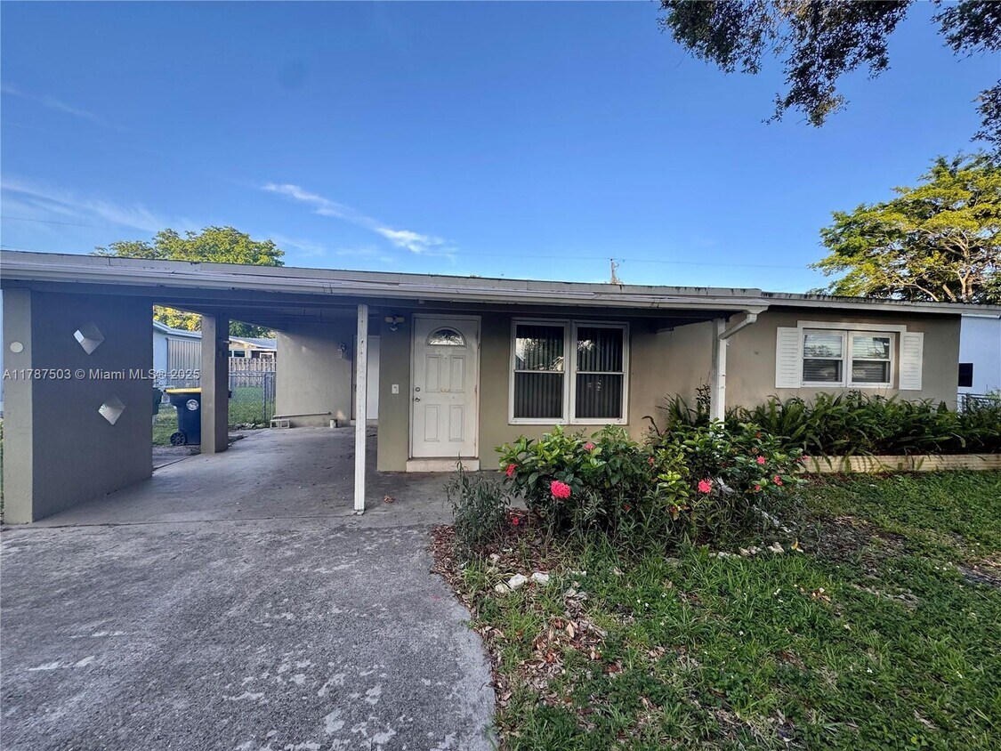 Foto principal - 4720 SW 25th Terrace