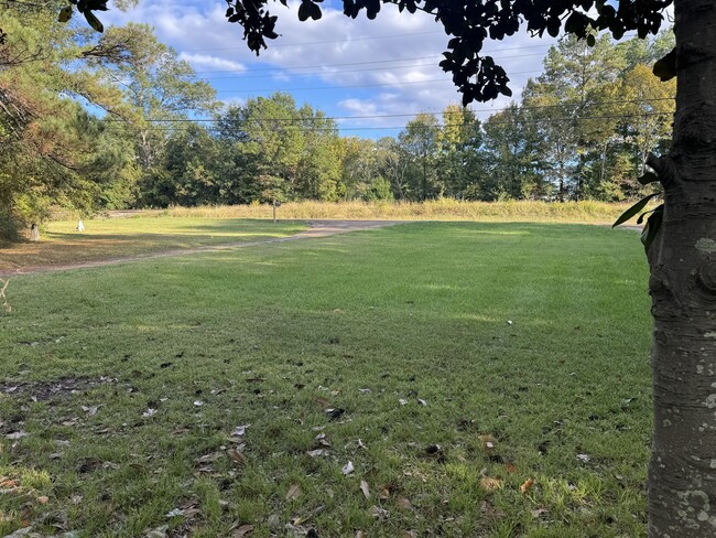 Foto del edificio - 130 Value Rd