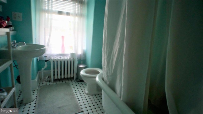 Building Photo - 23 E Gravers Ln
