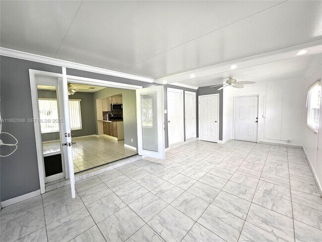 Foto del edificio - 1040 NW 73rd Terrace