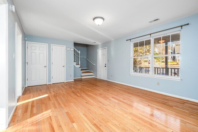 Foto del edificio - 3-Bedroom Home Close to Downtown and NCSU!
