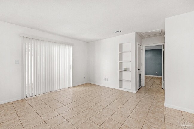 Building Photo - 1555 Green Briar Pkwy