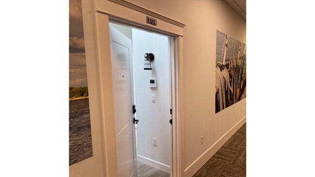 Building Photo - Beautiful 1 bed 1 bath plus den