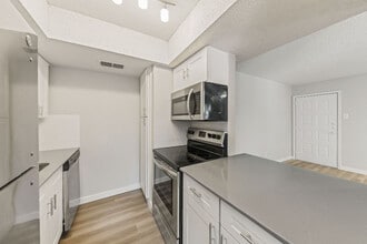 Building Photo - Meadows on Amanda Lane