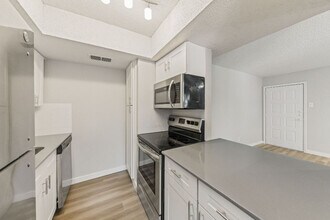 Building Photo - Meadows on Amanda Lane