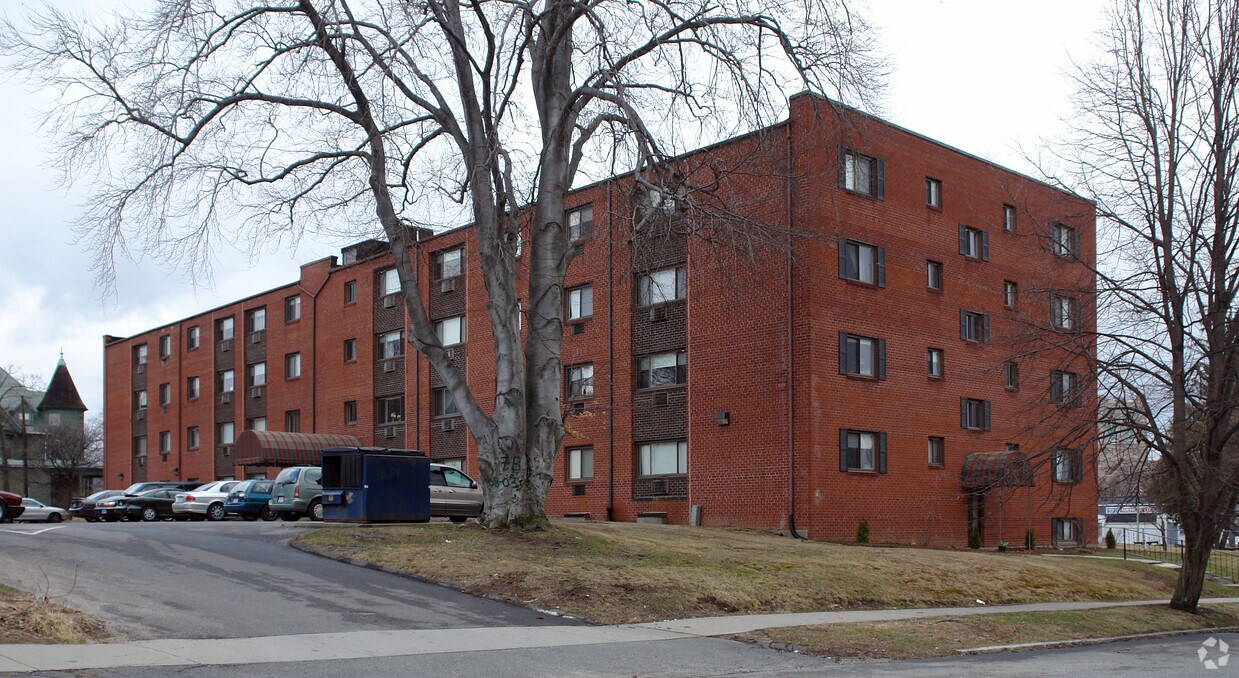 Hilltop Garden Apartments in Holyoke, MA