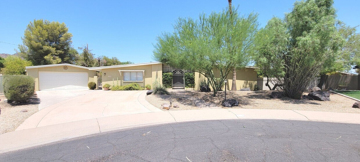 Primary Photo - Elegant 4 Bedroom Gem
