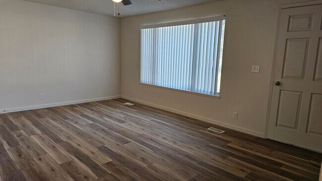 Foto del edificio - Roxbury Duplex