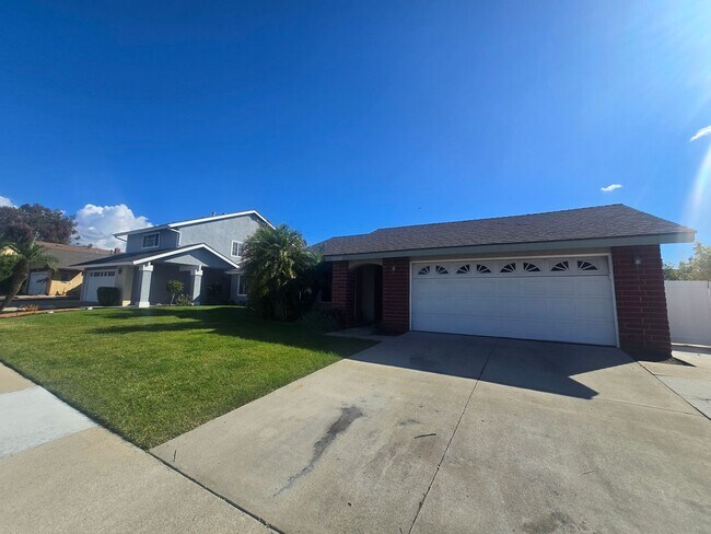 Building Photo - This Beautiful 3 Bedroom 2 Bath Home