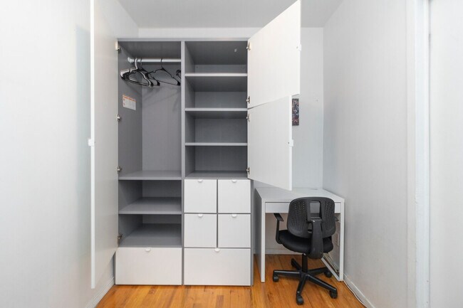 Foto del edificio - 215 B E 95th St