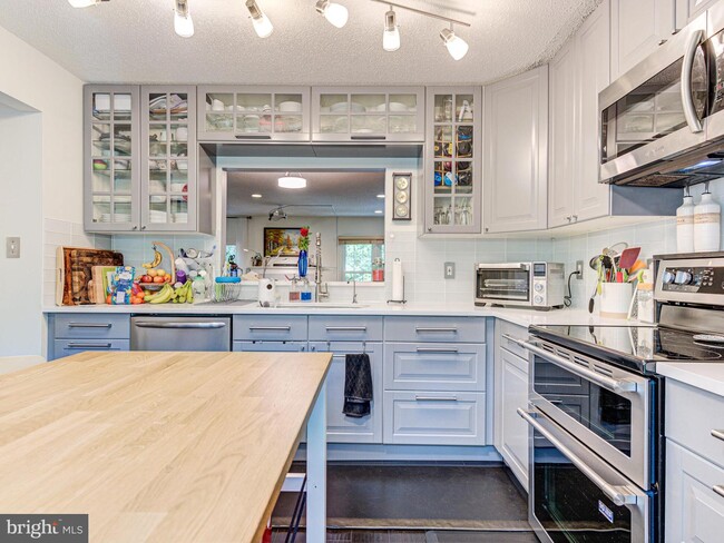Building Photo - 7211 Squirrel Run Ct