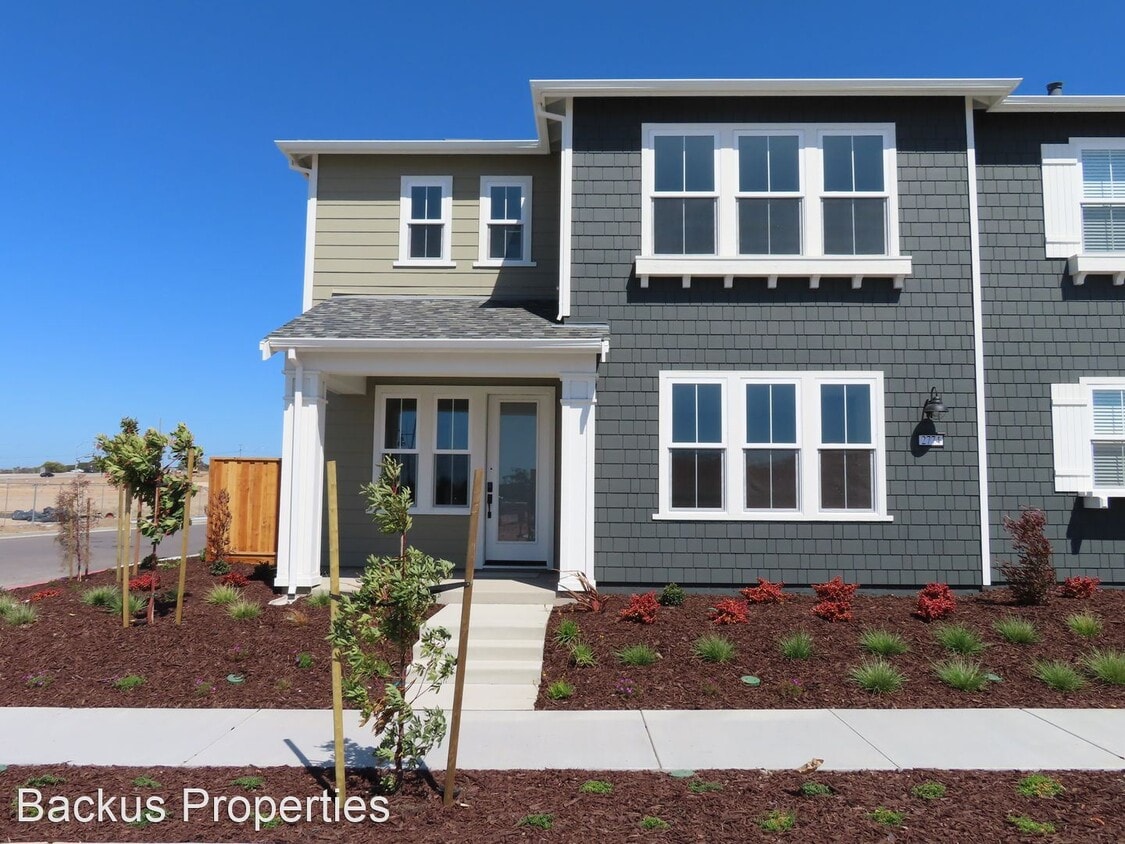 Primary Photo - 3 br, 2.5 bath House - 2774 4th Ave.