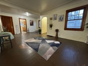 Building Photo - 307 Kern St