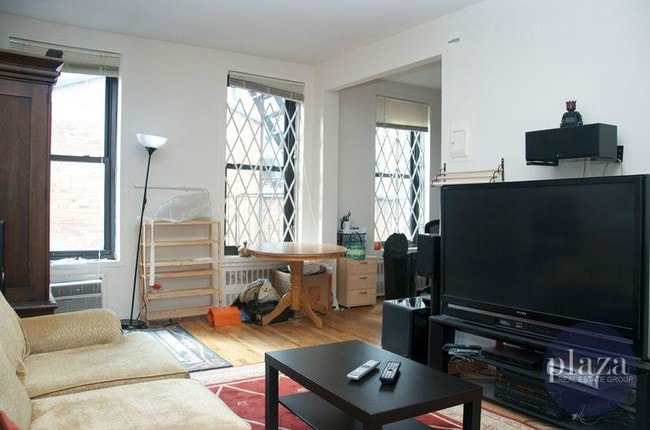 Building Photo - 880 Lexington Ave