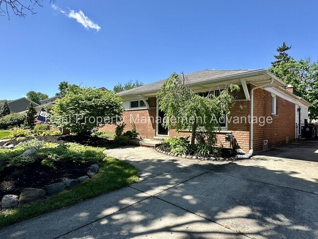 Foto del edificio - Mid-Century 3 Bed/2 Bath Ranch Near Downto...