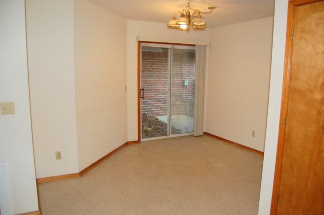 Building Photo - 1221 Jeannie Ln