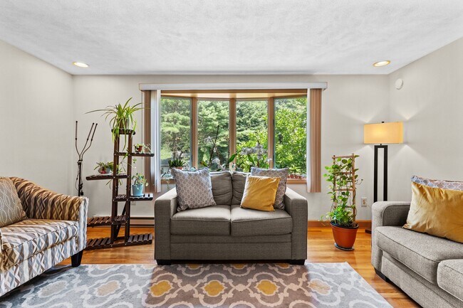 Foto del edificio - 27 Ridge Hill Ave