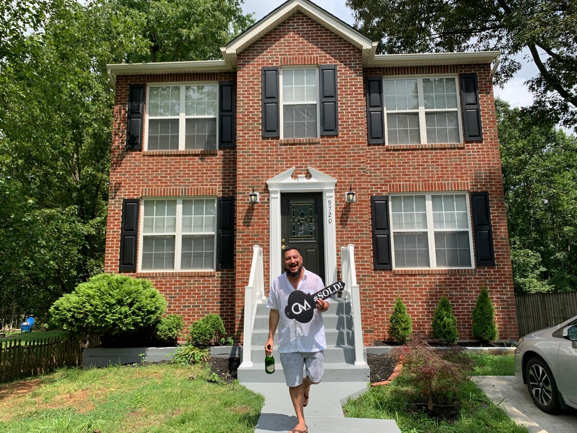 Foto principal - 9720 Maryland St