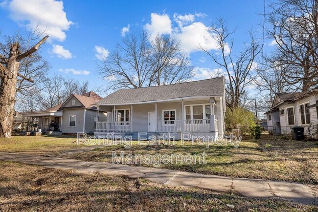 Building Photo - 1217 Fulton Ave SW