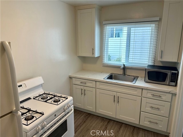 Building Photo - 405 Avenida Victoria