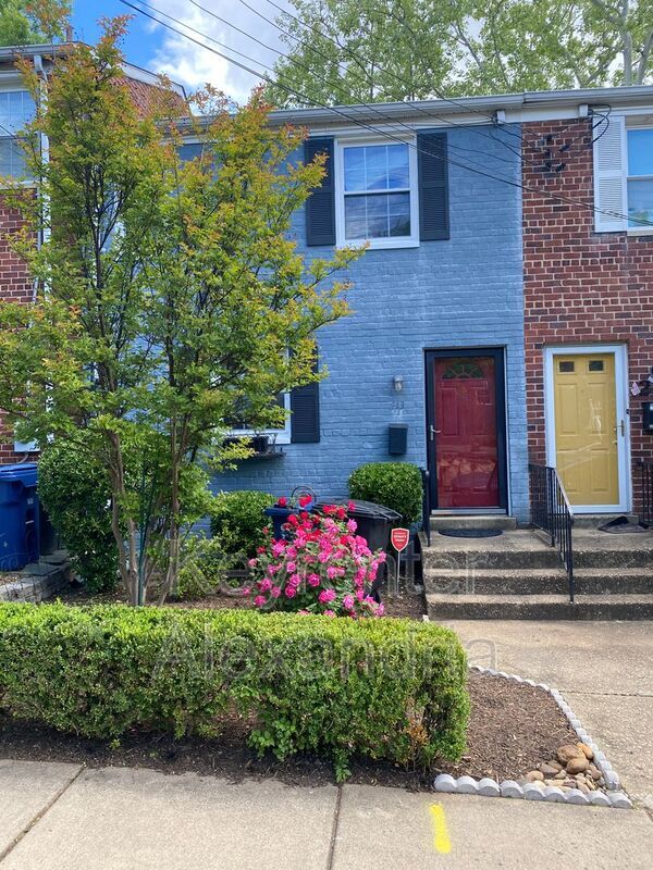 Primary Photo - 213 Aspen St