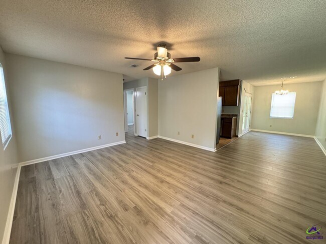 Foto del edificio - 120 Springwood Dr