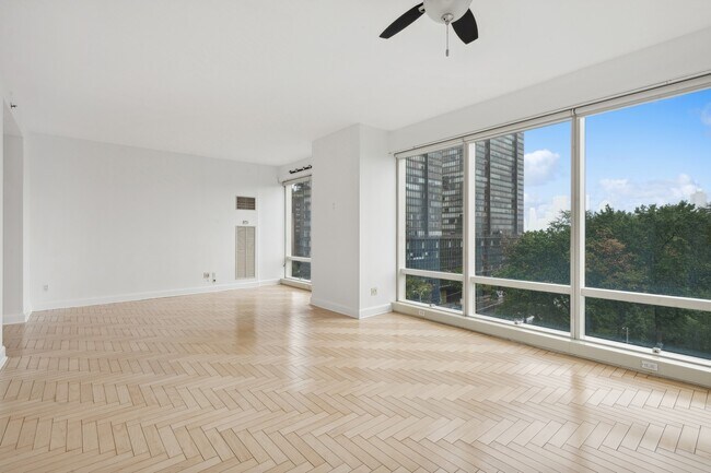 Dining Area in LR - 845 United Nations Plz