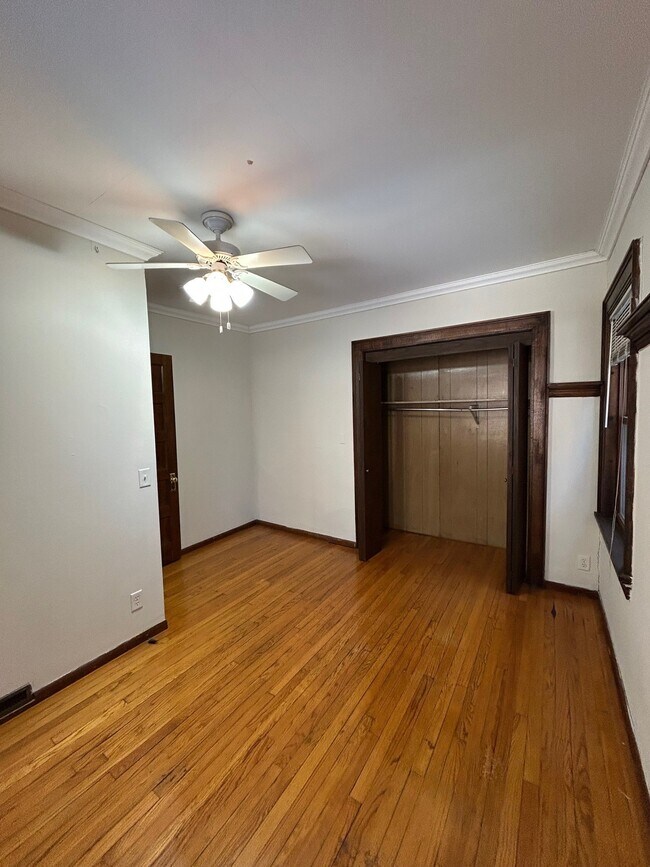 Foto del edificio - 450 W Washington Ave