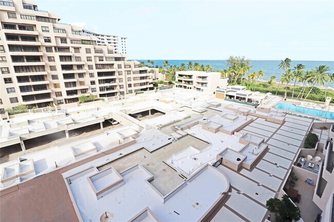 Foto del edificio - 201 Crandon Blvd