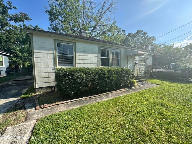 Foto del edificio - 4050 Dellwood Ave
