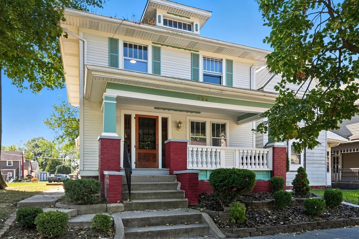 Primary Photo - NEW LISTING! Spacious 3-Bedroom Home with ...
