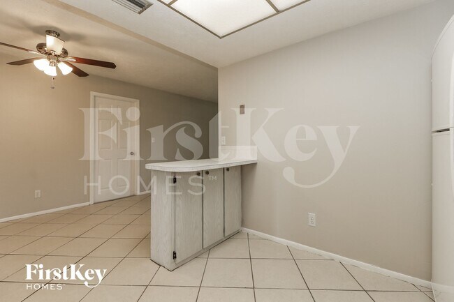 Foto del edificio - 2161 Tropic Ave