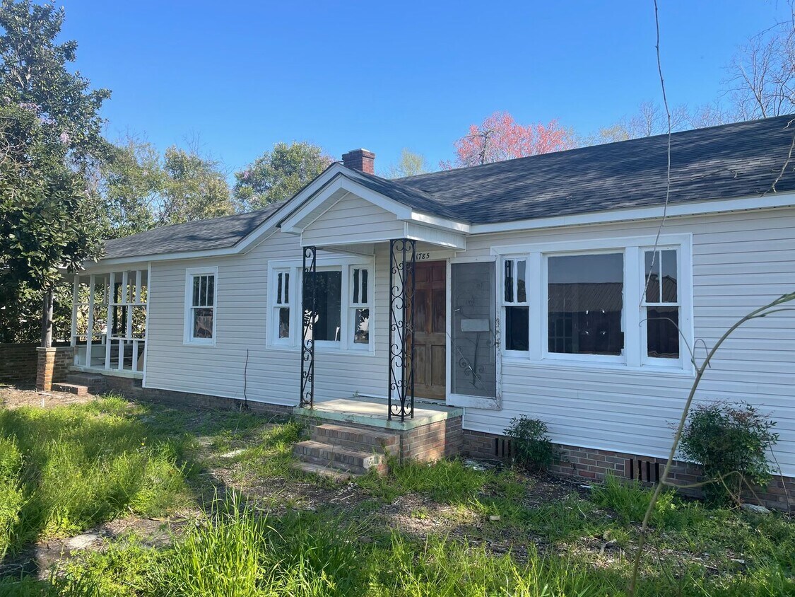 Primary Photo - Completely Renovated Ranch