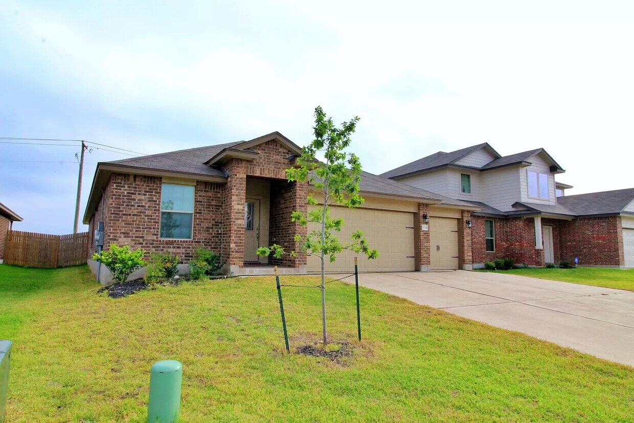 11124 Whitlock Dr, Lorena, TX 76655 House Rental in Lorena, TX