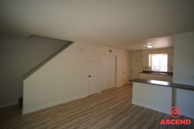 Foto del edificio - 114 Hughes Ave