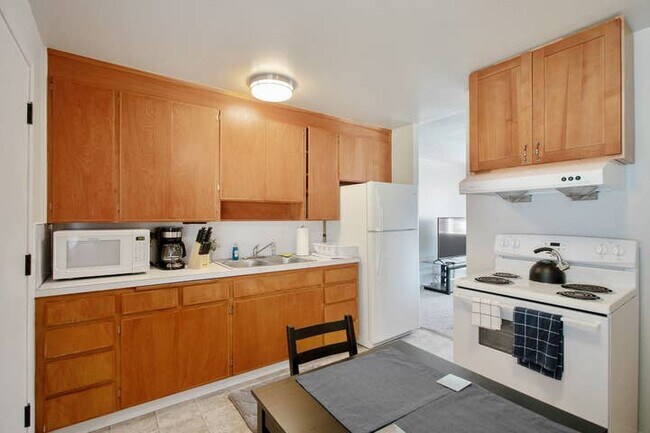 Building Photo - 1402 Jefferson Ave NE